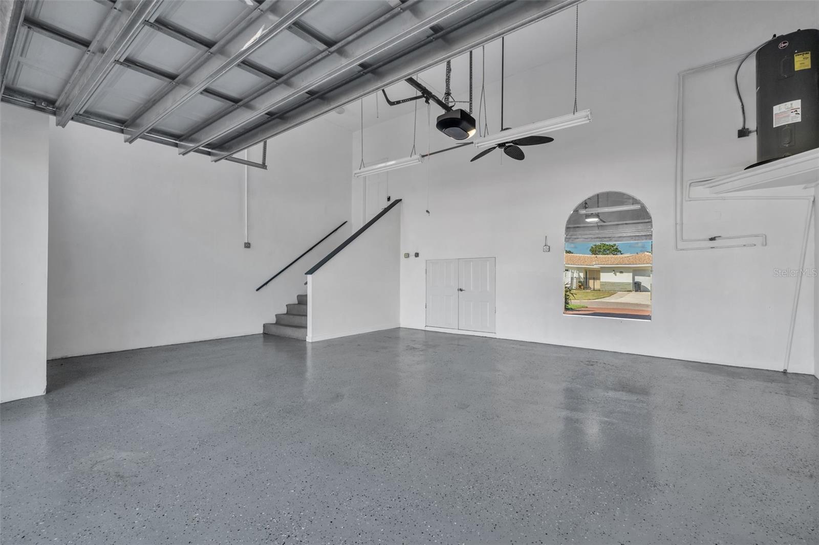 112 LEEWARD IS — photo 23