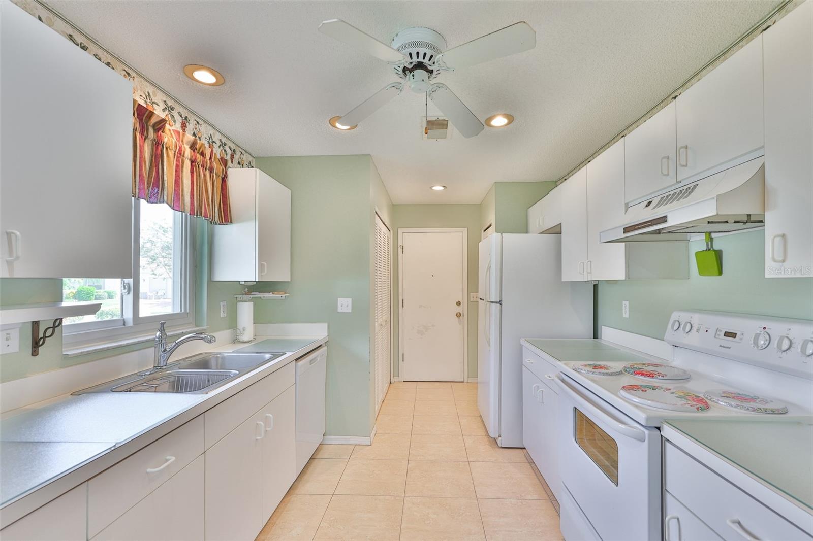 751 MCCALLISTER AVE — photo 42