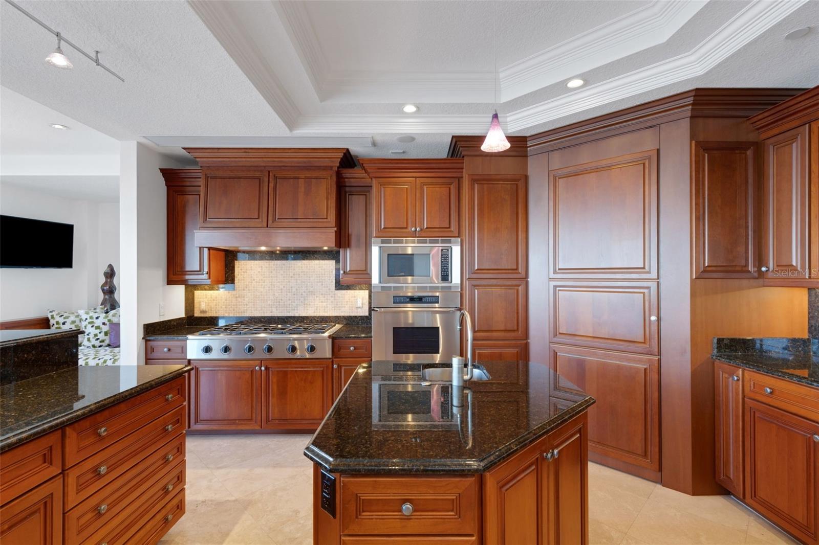 464 GOLDEN GATE PT #403 — photo 40