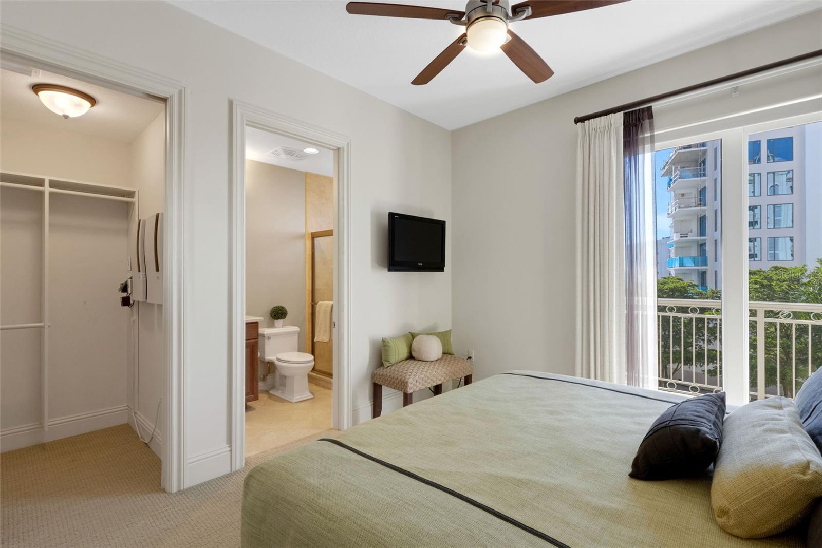 464 GOLDEN GATE PT #403 — photo 44