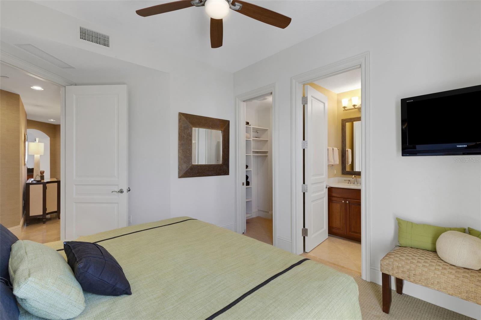 464 GOLDEN GATE PT #403 — photo 47