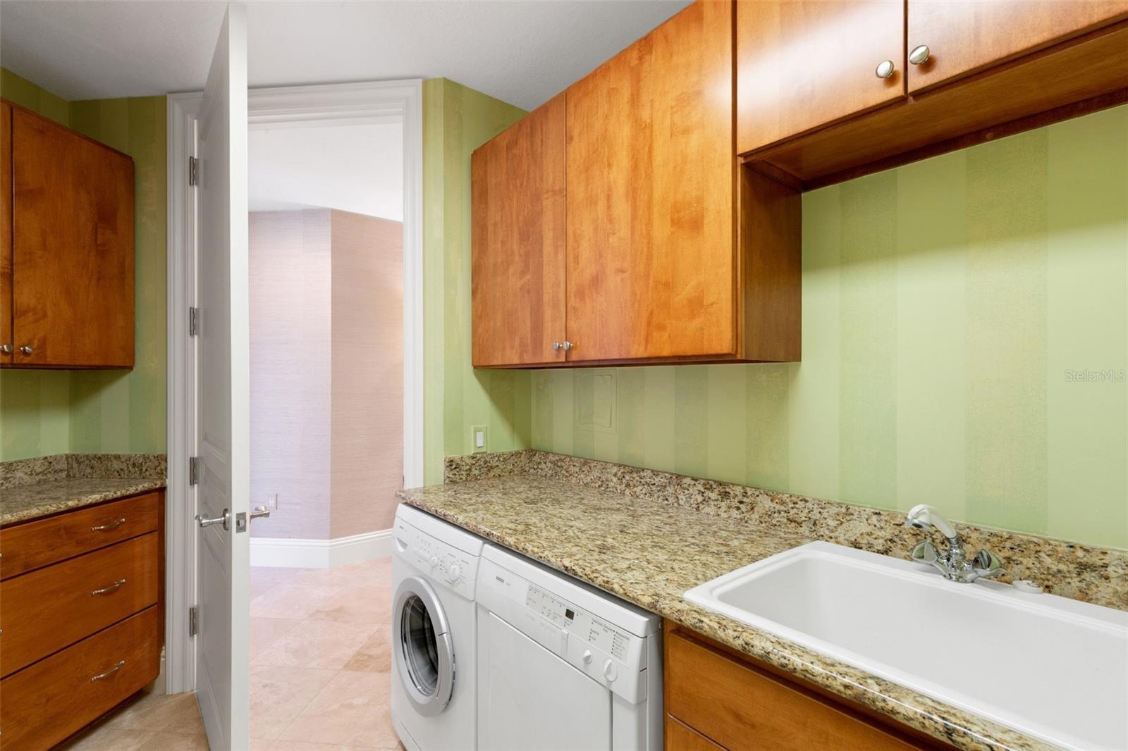 464 GOLDEN GATE PT #403 — photo 42