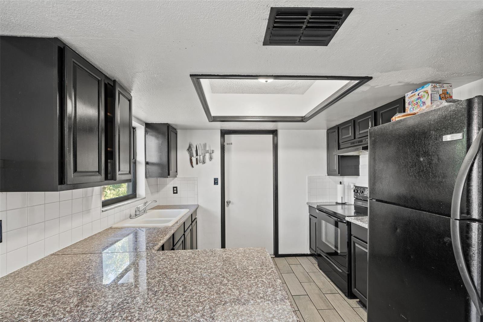 5828 MARIPOSA DR — photo 12