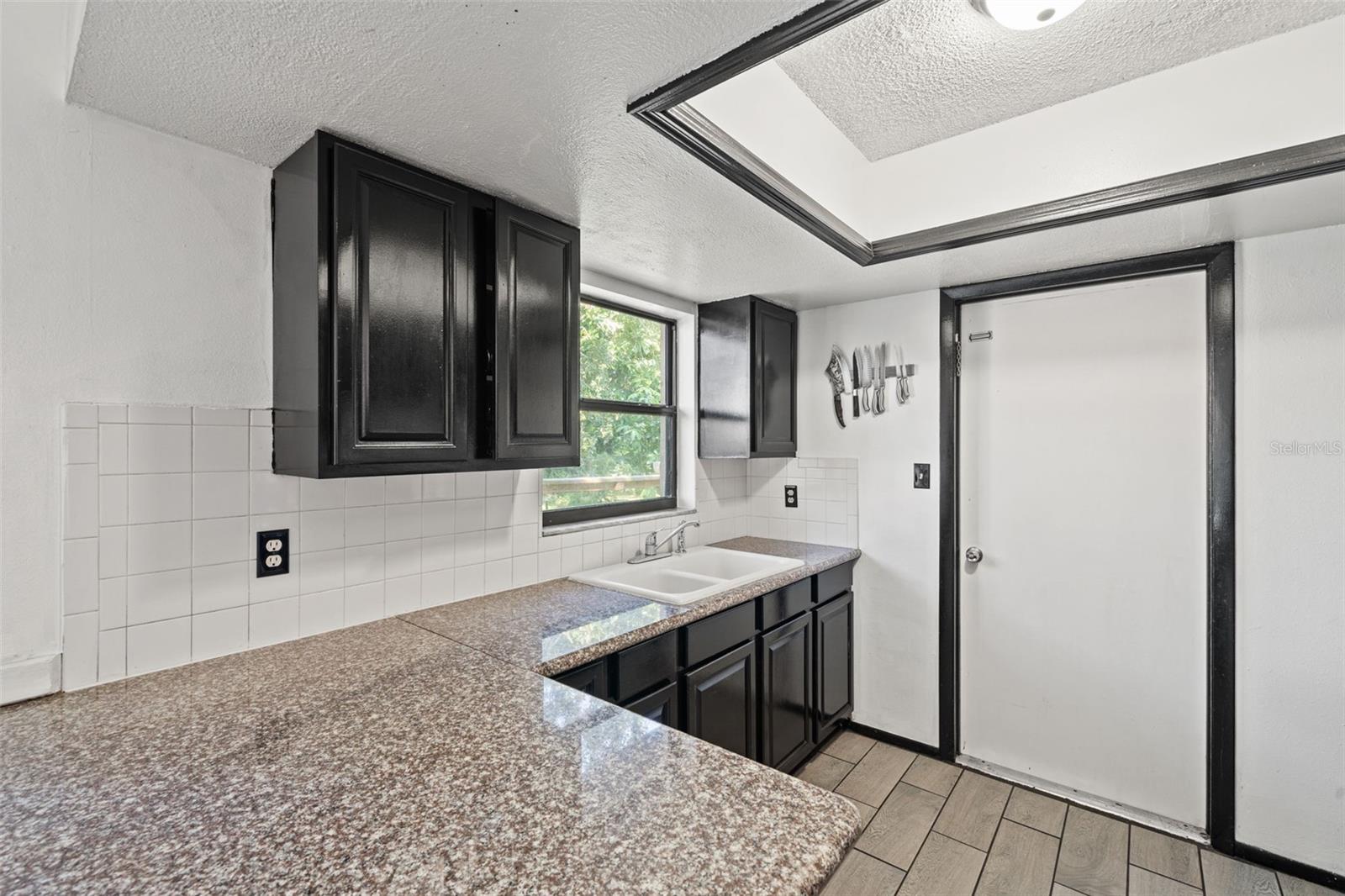 5828 MARIPOSA DR — photo 11