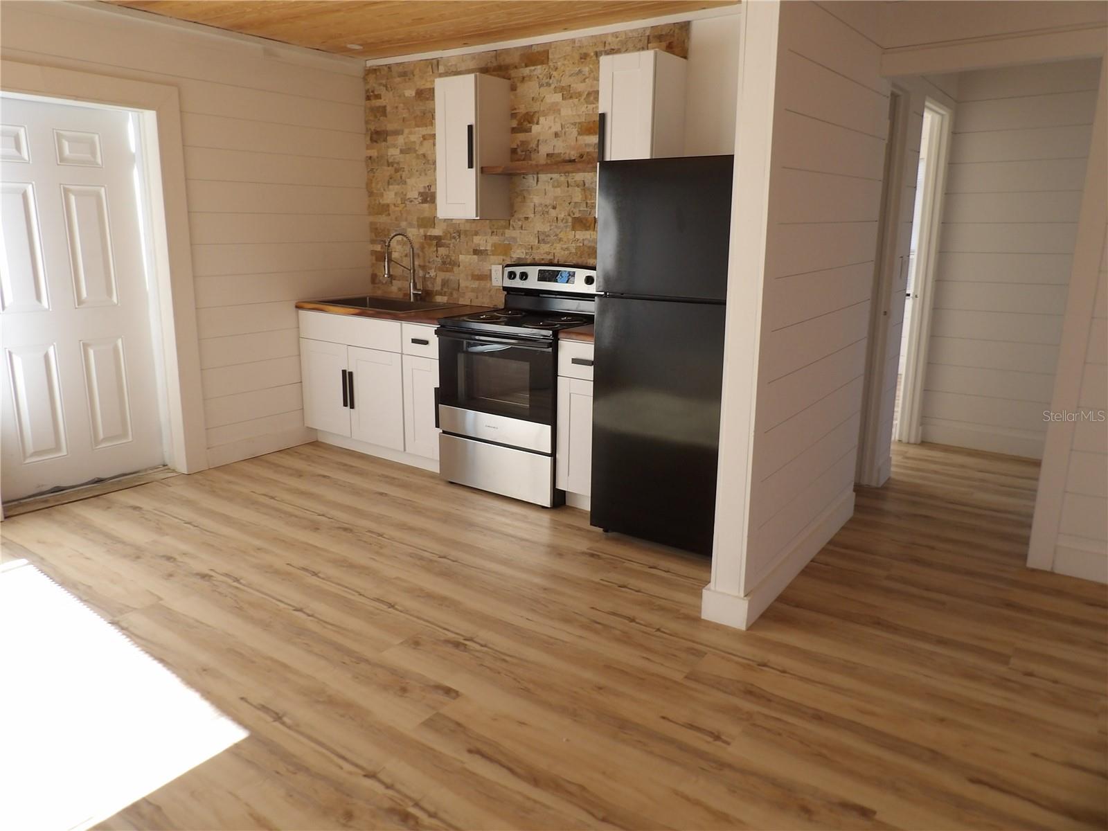497 NORMANDY RD — photo 15