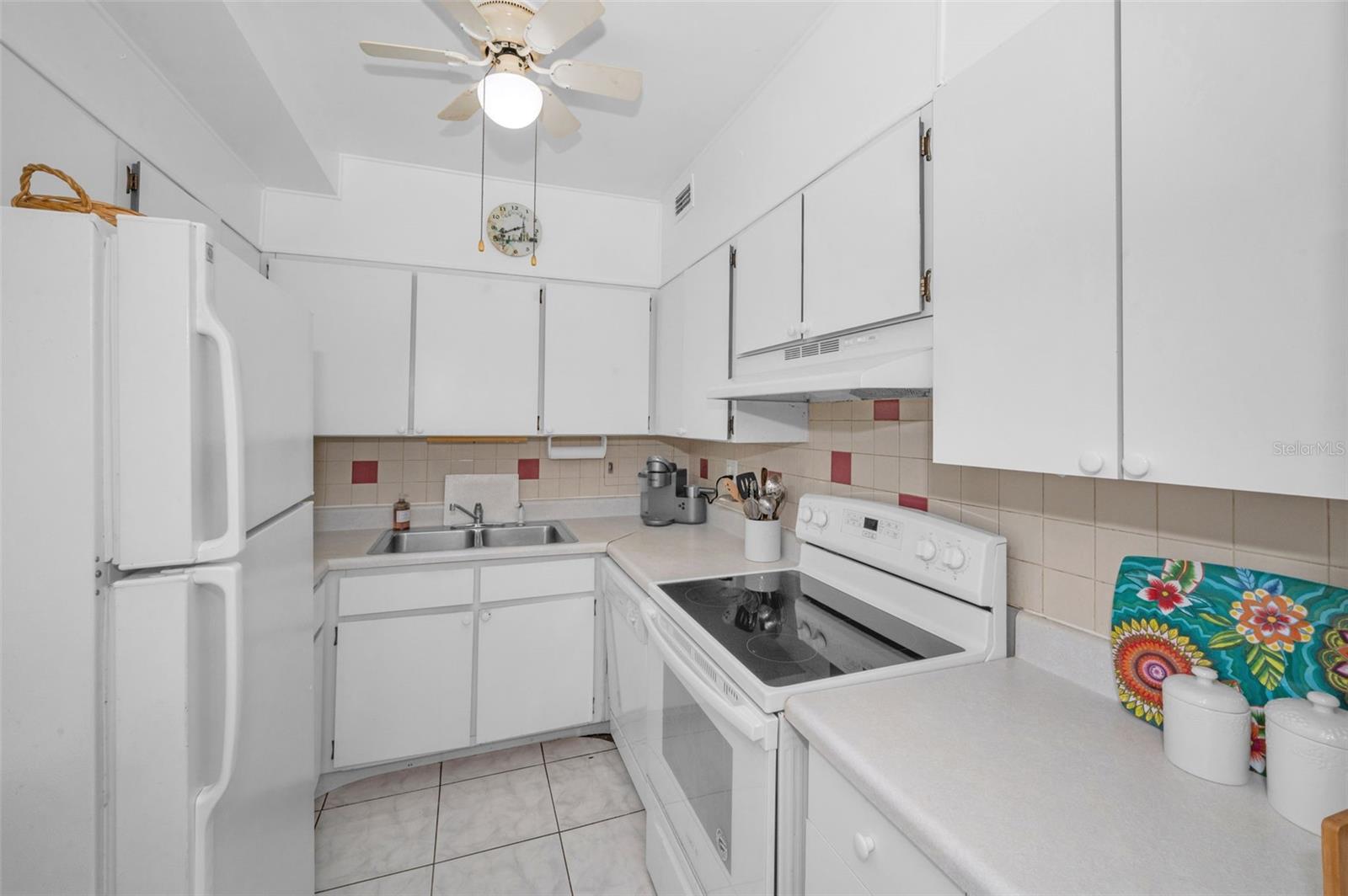 31 ISLAND WAY #605 — photo 17