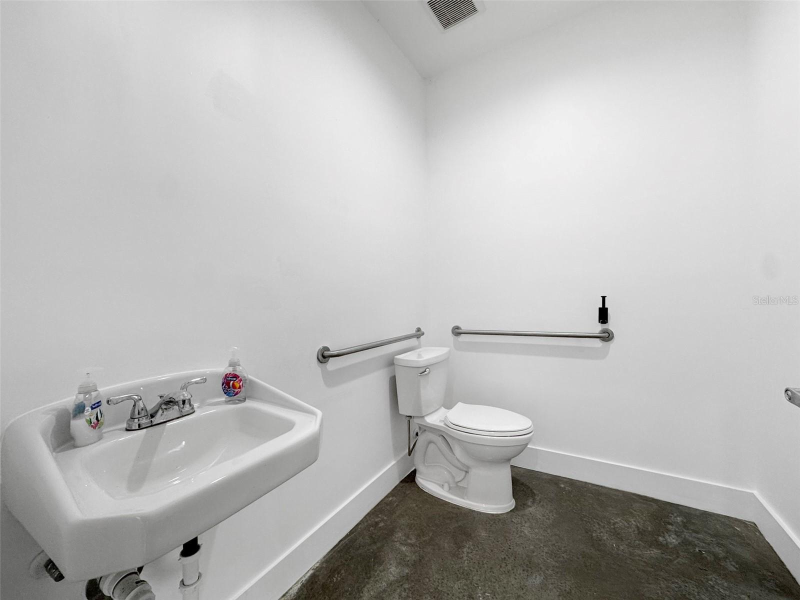 10830 NAVAJO DR — photo 12