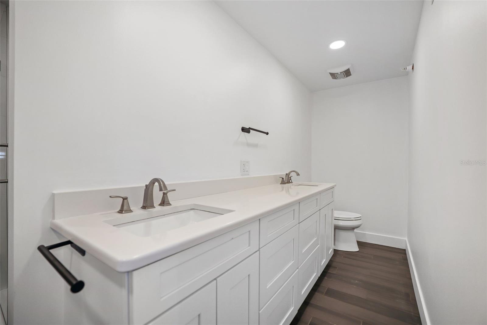 10830 NAVAJO DR — photo 83