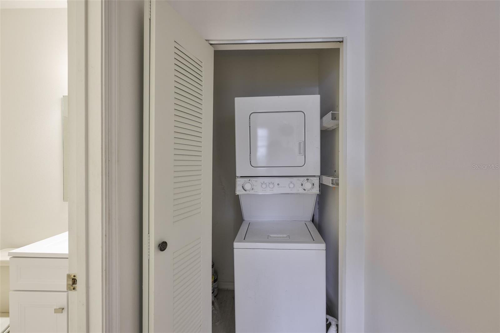 2122 HEREFORD DR #511 — photo 25
