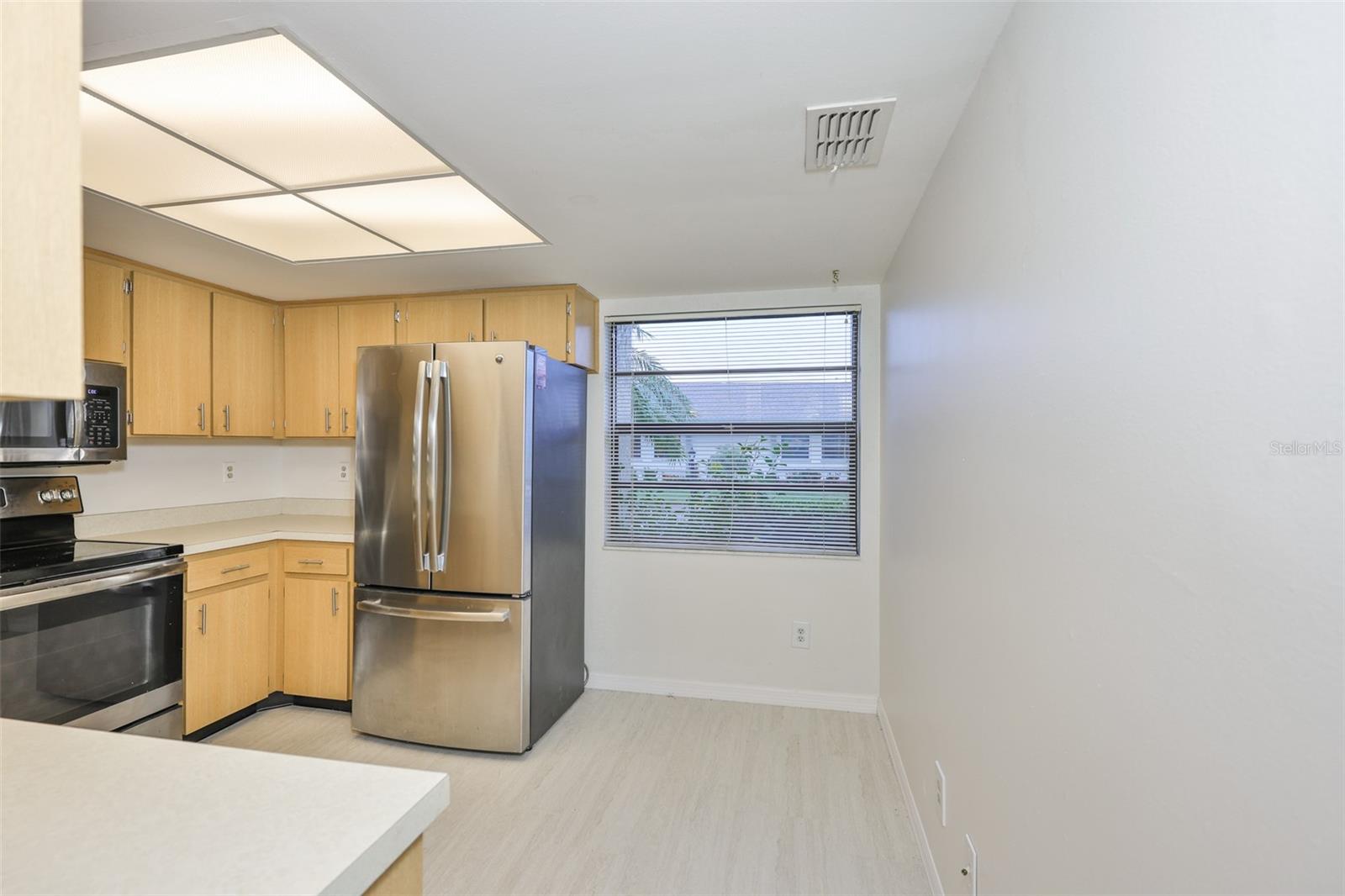 2122 HEREFORD DR #511 — photo 9