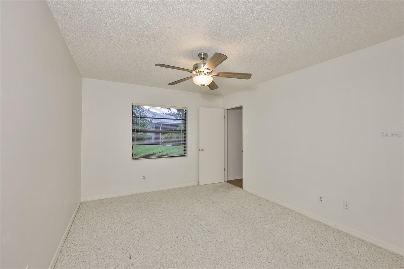2122 HEREFORD DR #511 — photo 16