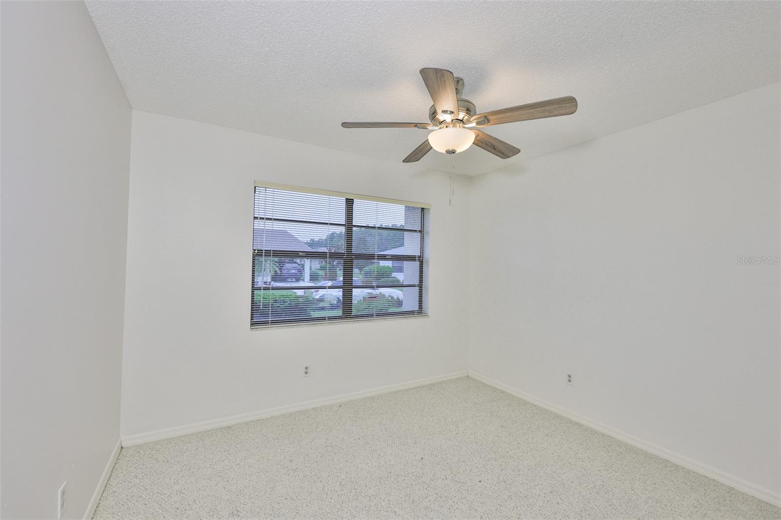 2122 HEREFORD DR #511 — photo 22