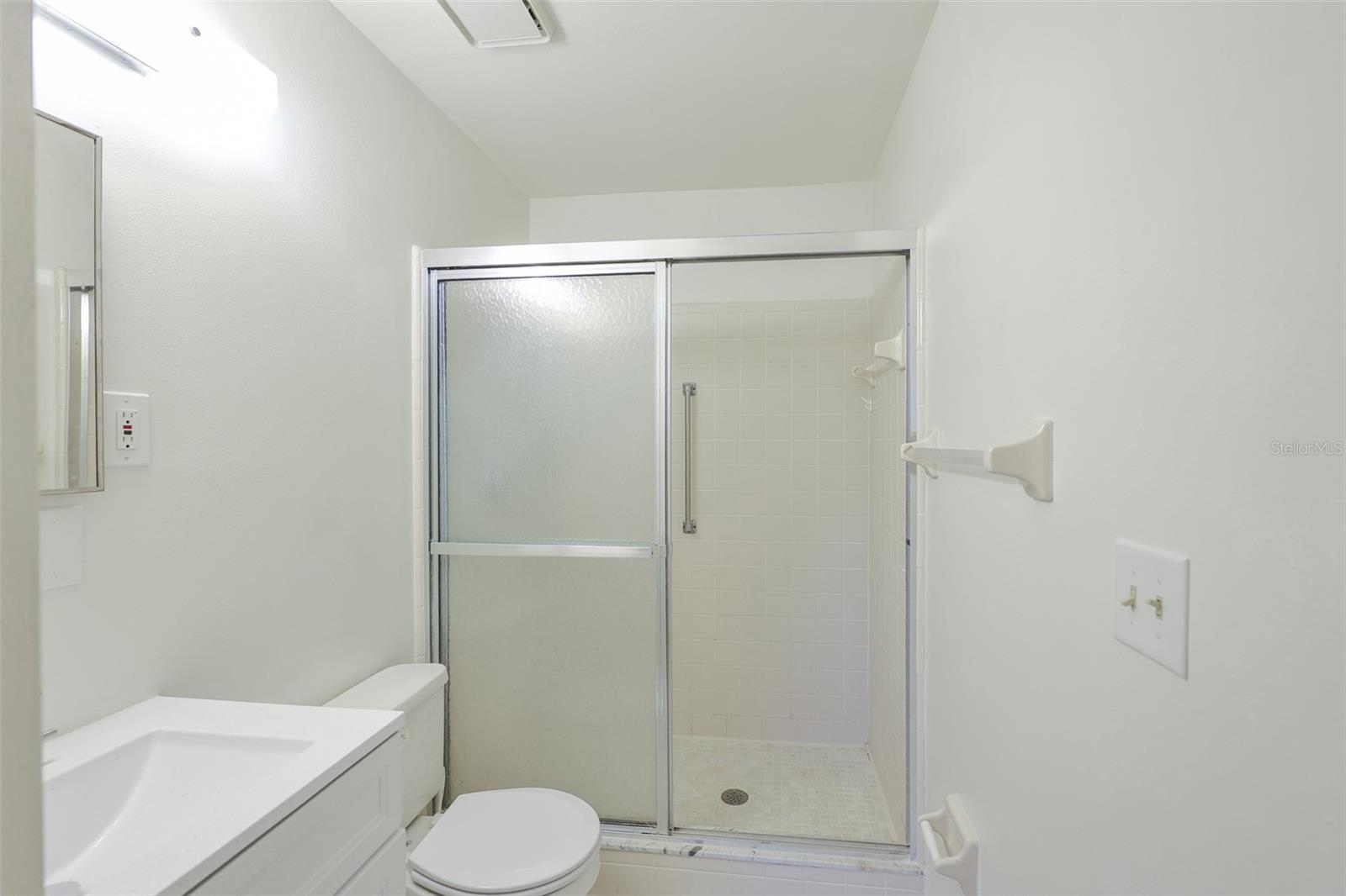 2122 HEREFORD DR #511 — photo 19