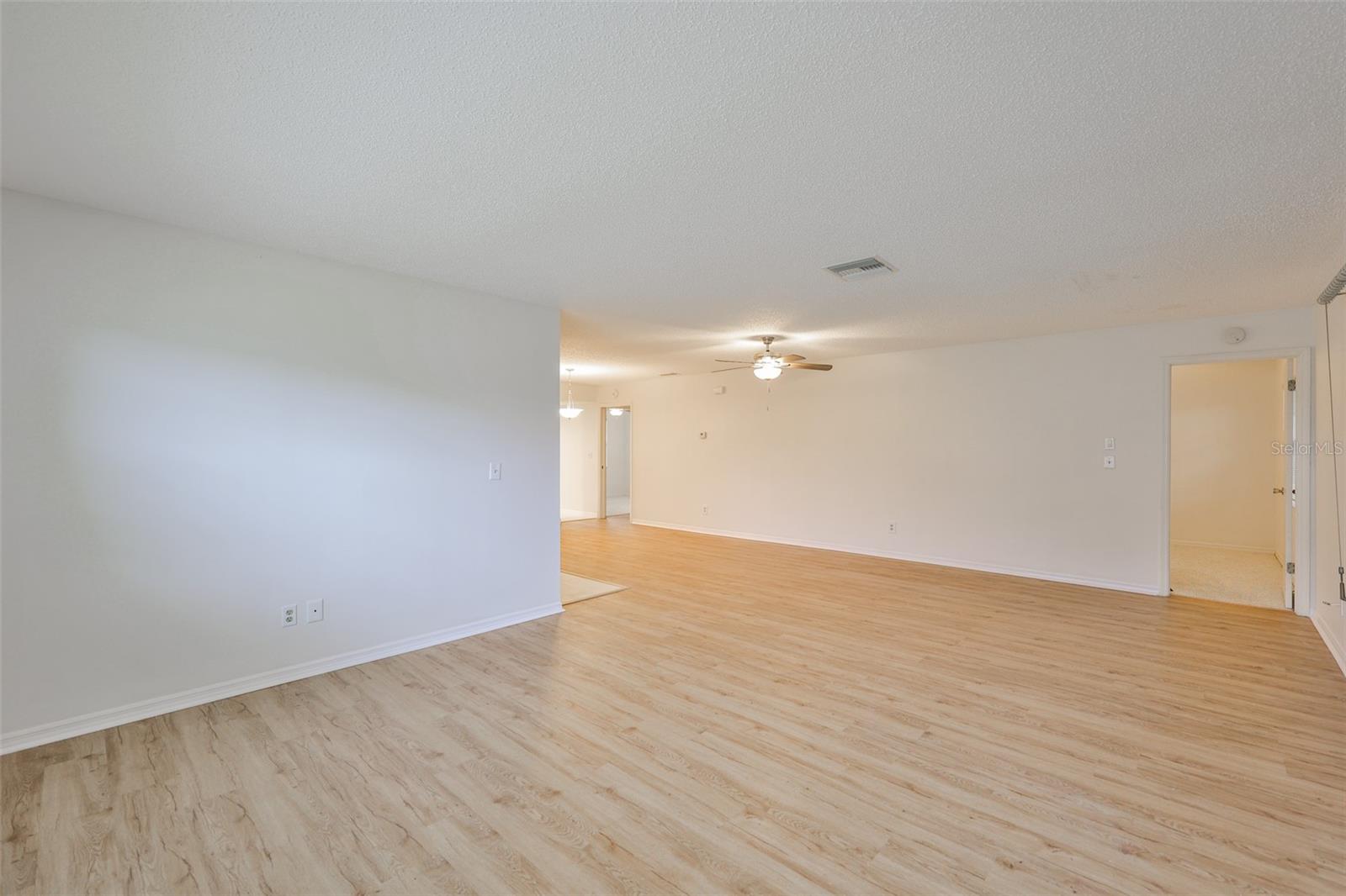 2122 HEREFORD DR #511 — photo 17