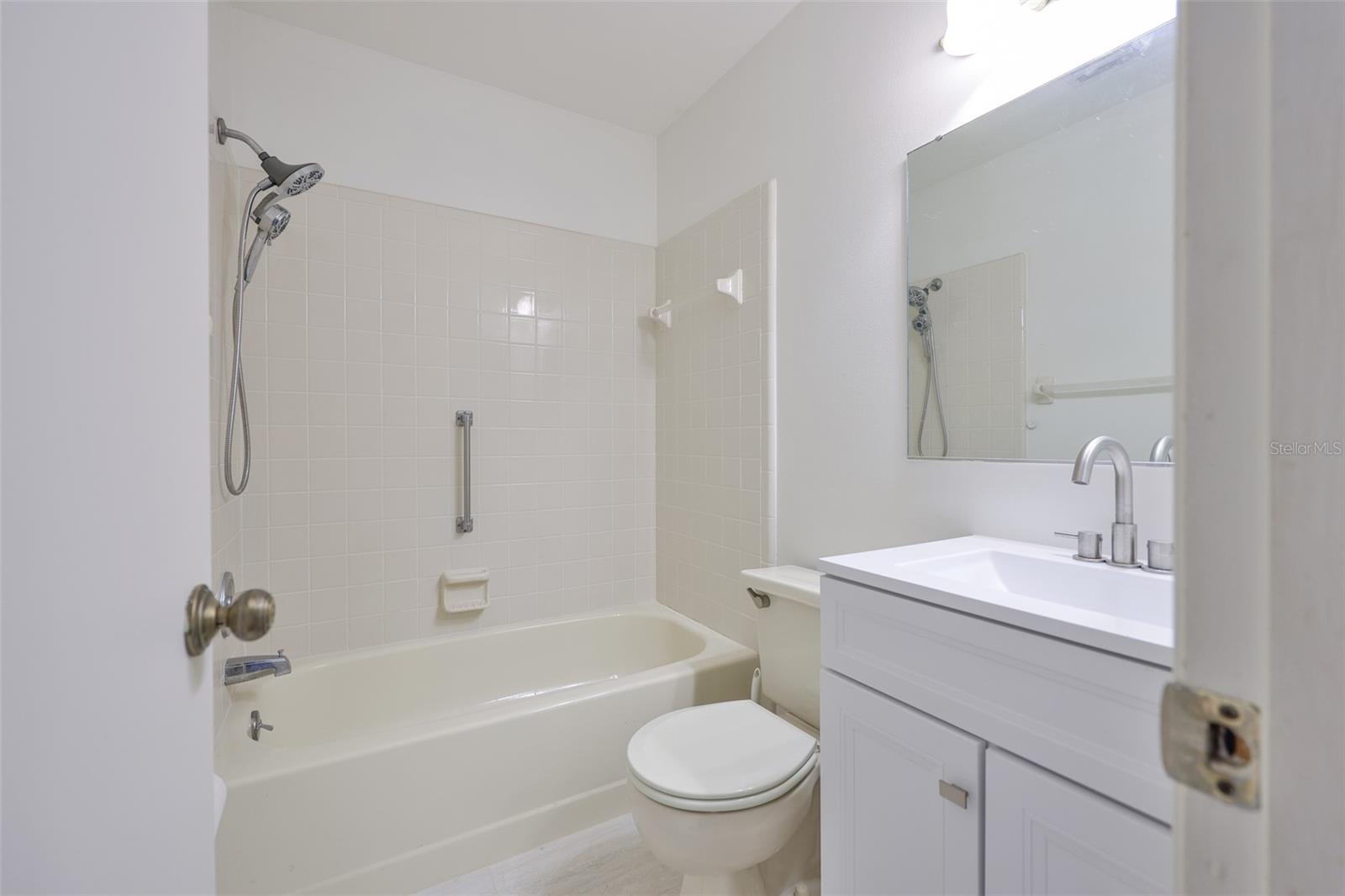 2122 HEREFORD DR #511 — photo 26