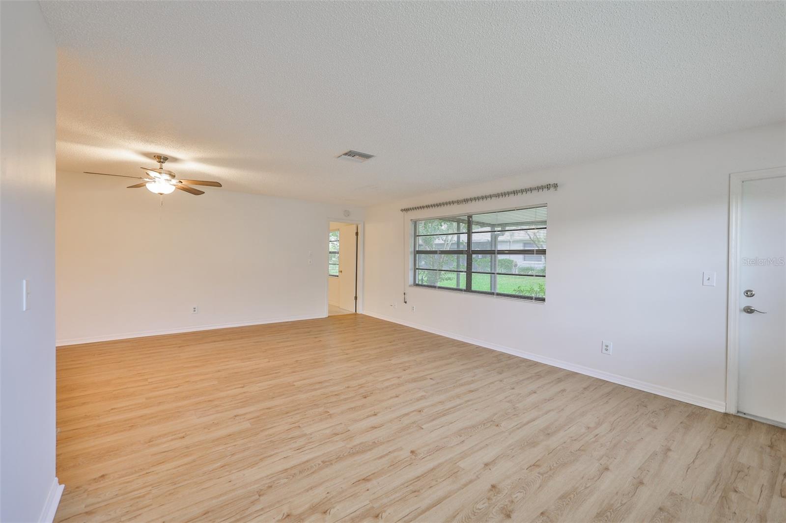 2122 HEREFORD DR #511 — photo 12