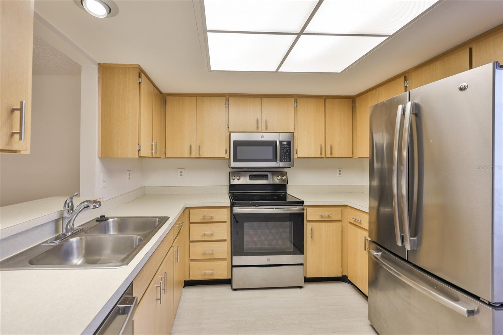 2122 HEREFORD DR #511 — photo 6