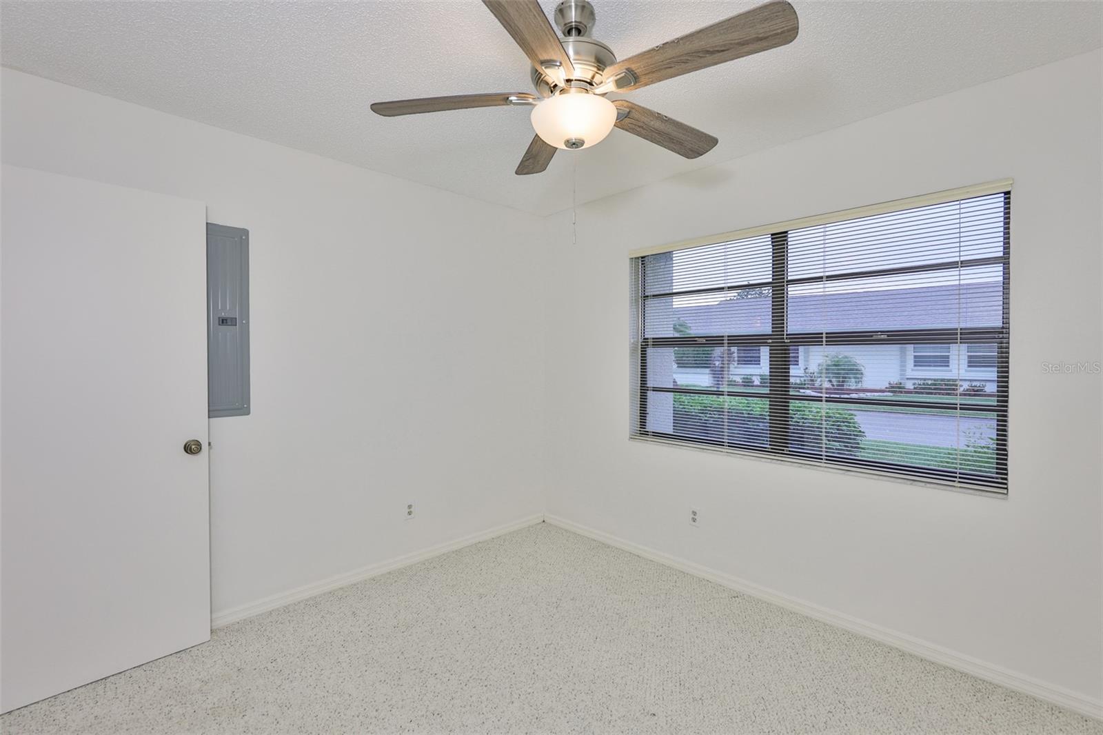 2122 HEREFORD DR #511 — photo 23