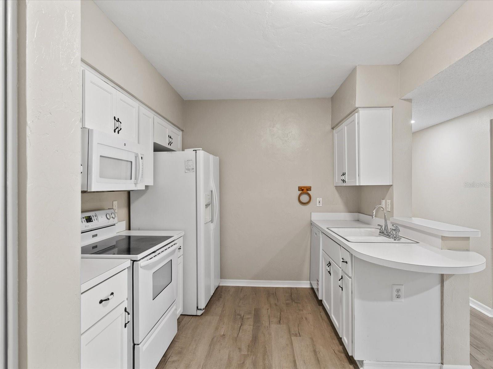 3358 MERMOOR DR #102 — photo 9