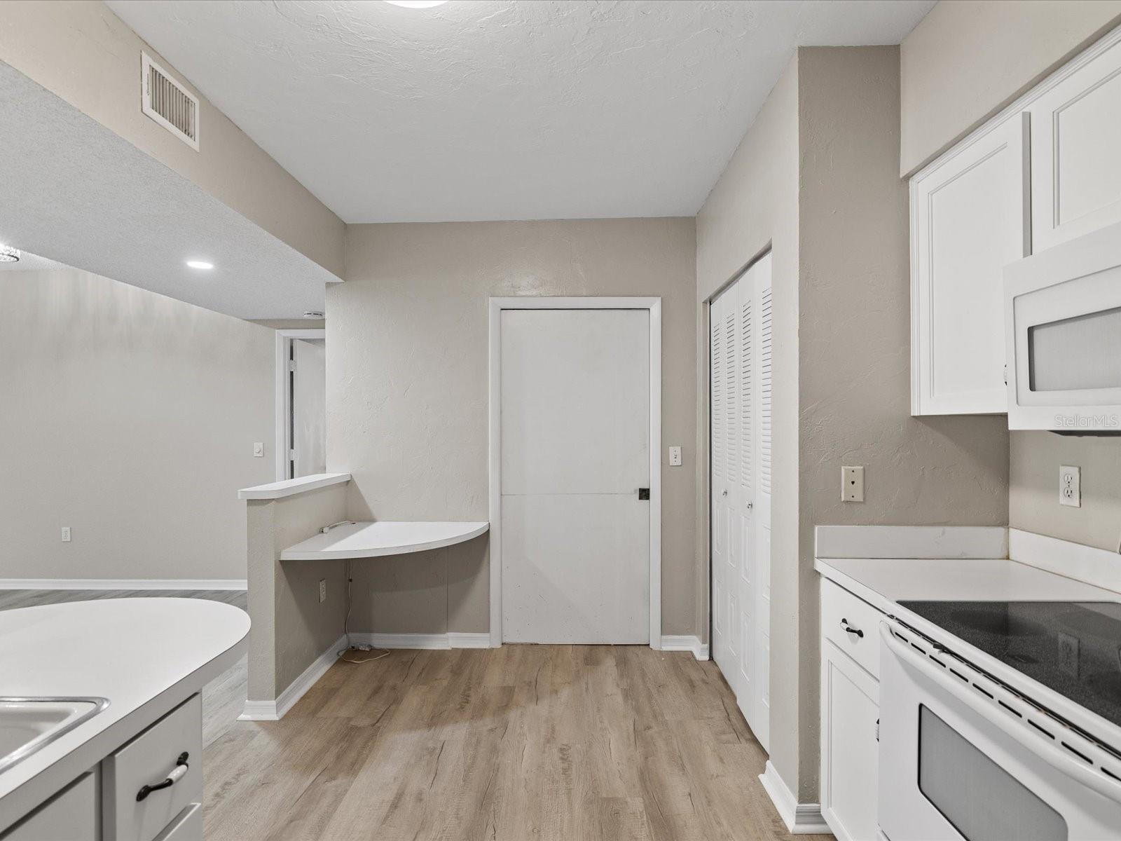 3358 MERMOOR DR #102 — photo 10