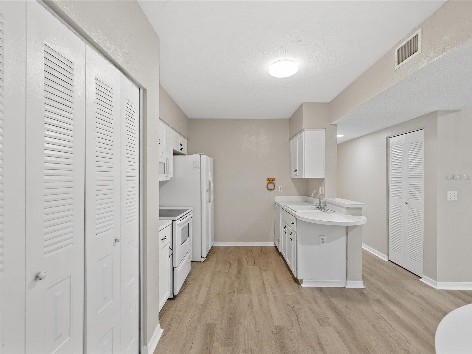 3358 MERMOOR DR #102 — photo 8