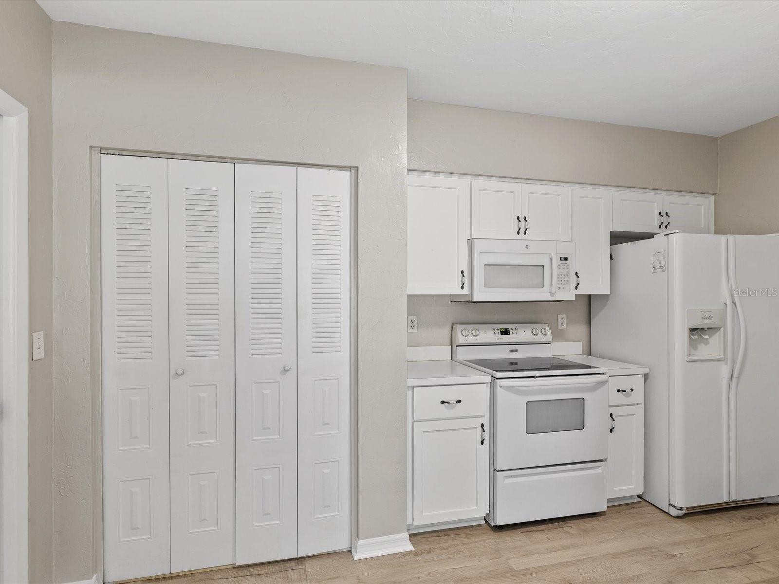 3358 MERMOOR DR #102 — photo 11