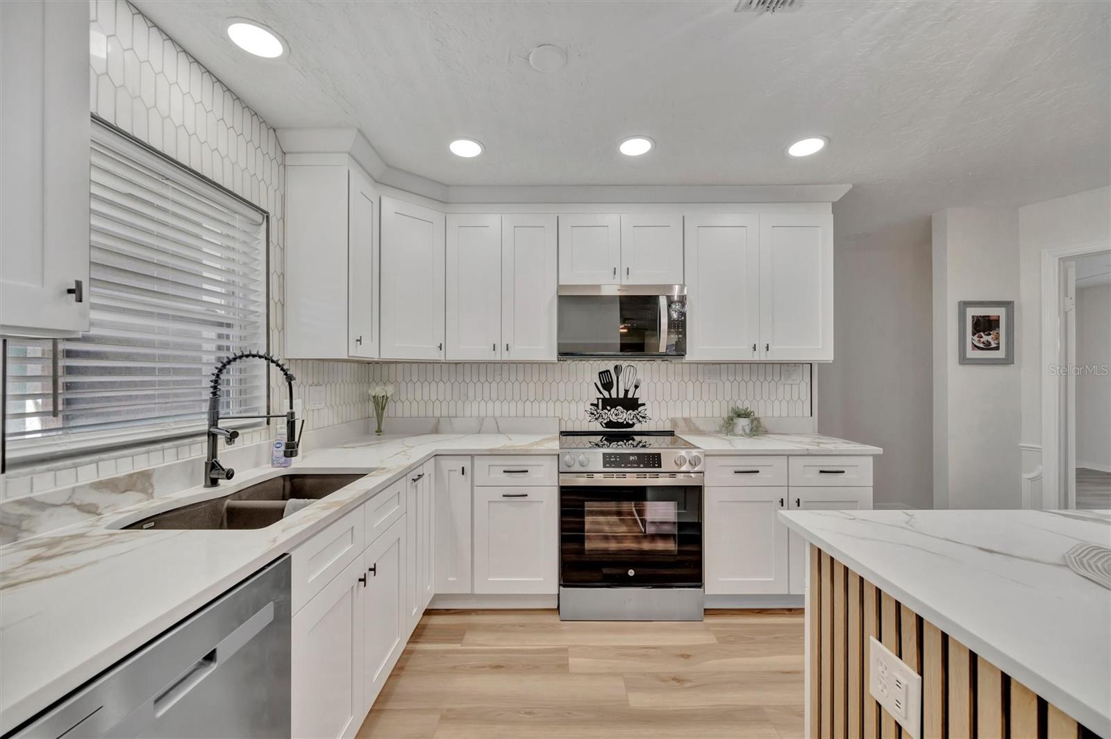 6209 FLAMINGO DR — photo 16