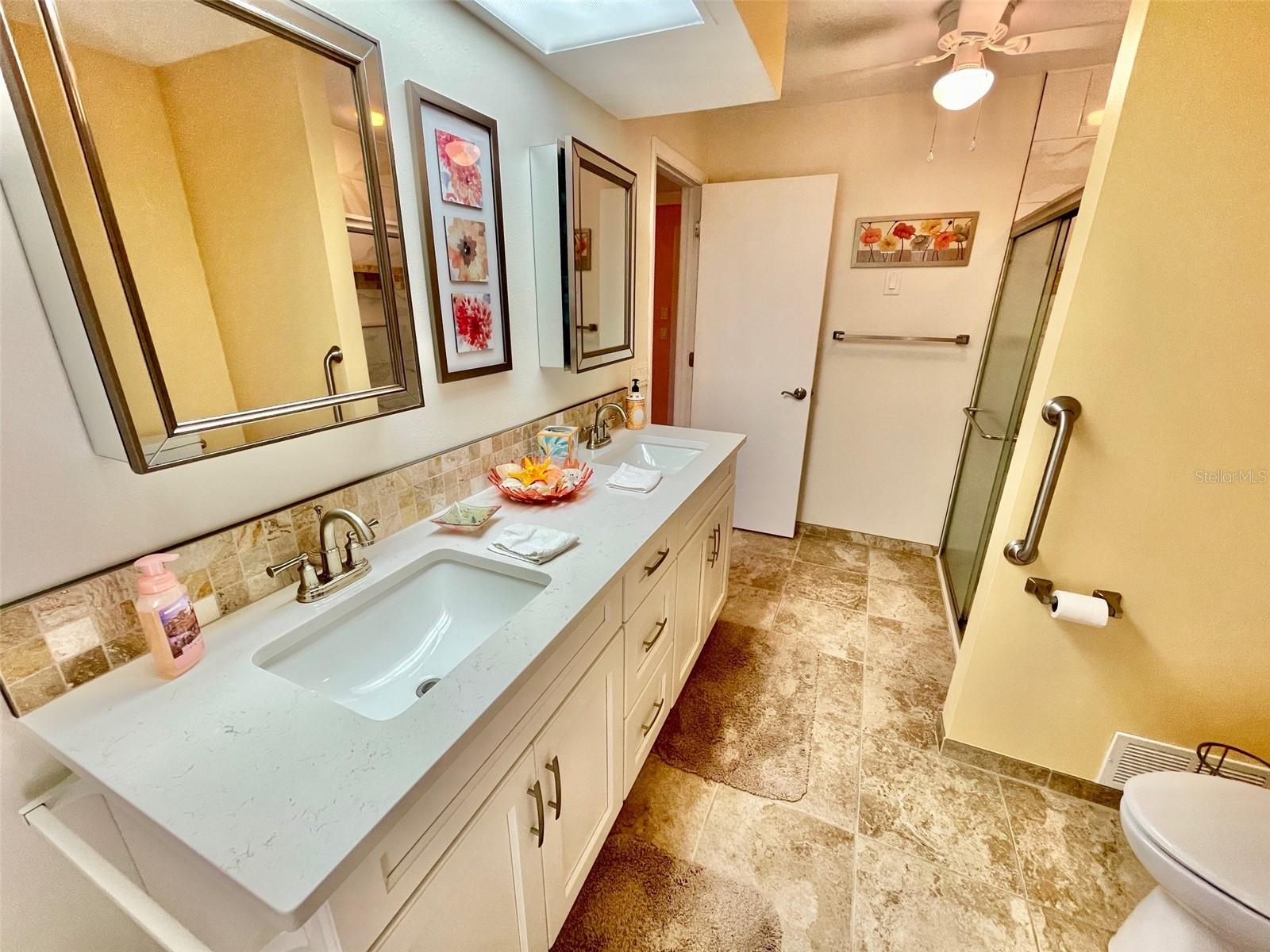 126 SANDSTONE CIR — photo 33