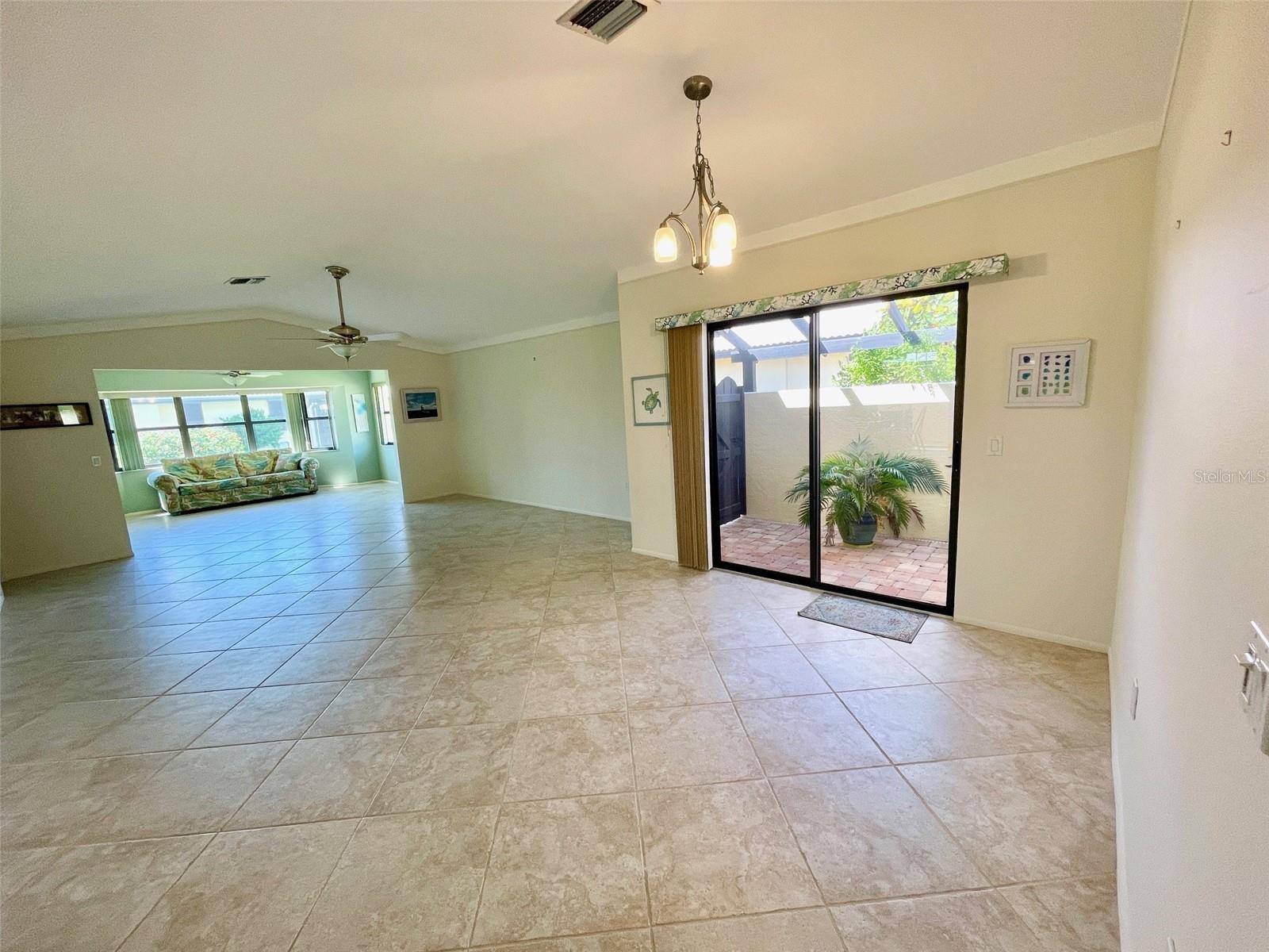 126 SANDSTONE CIR — photo 15