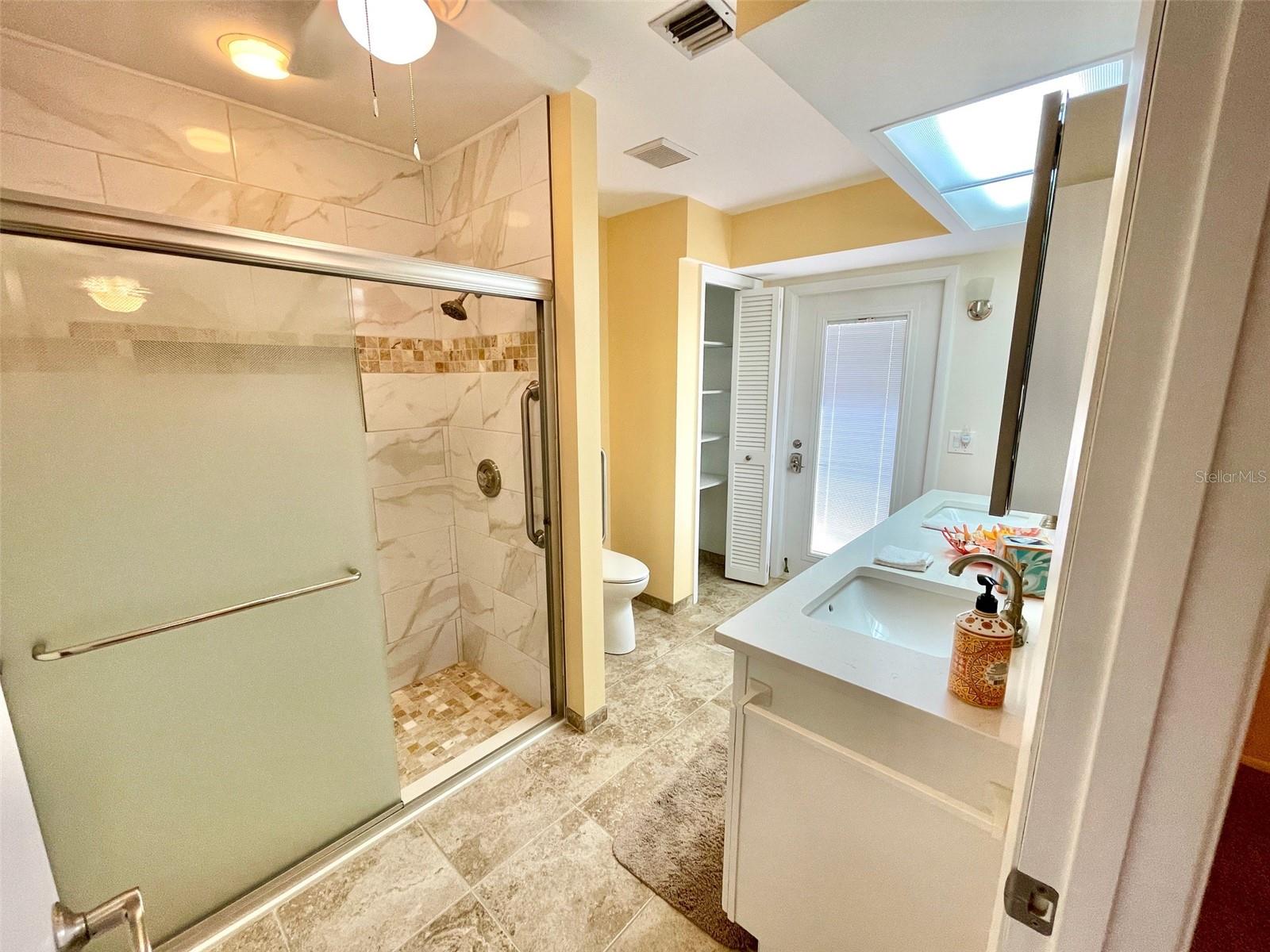 126 SANDSTONE CIR — photo 31