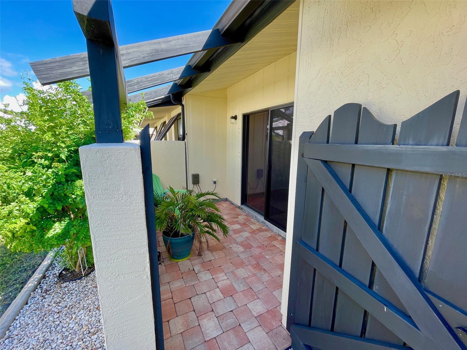 126 SANDSTONE CIR — photo 17