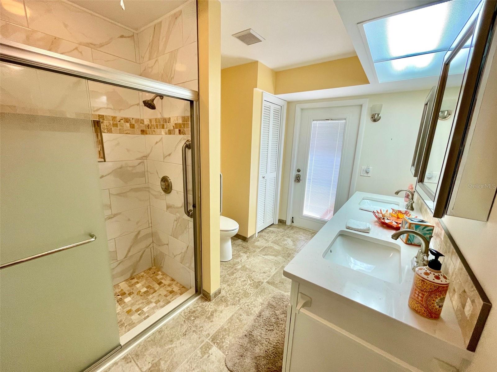 126 SANDSTONE CIR — photo 32