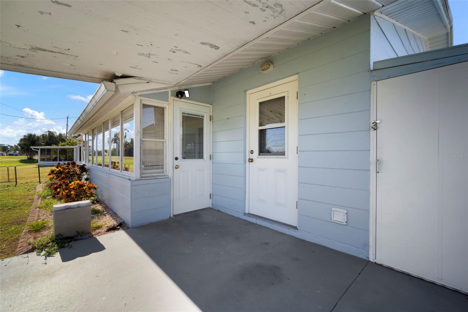 609 FOX HILLS DR — photo 35