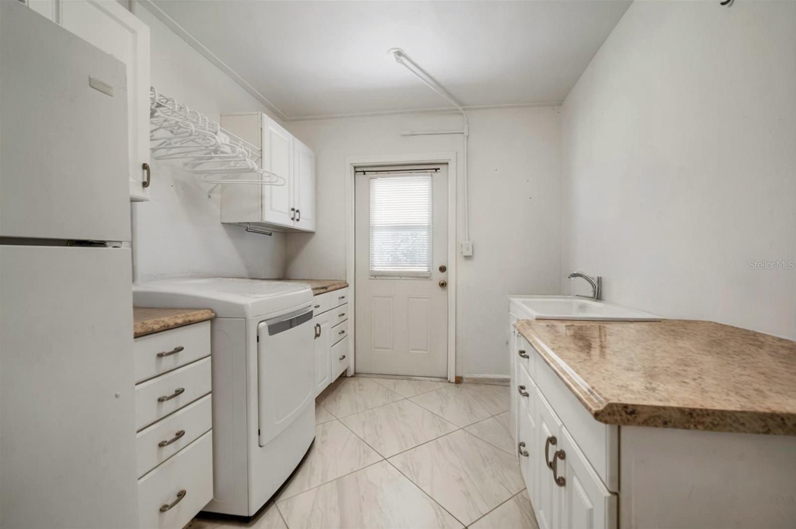 609 FOX HILLS DR — photo 27