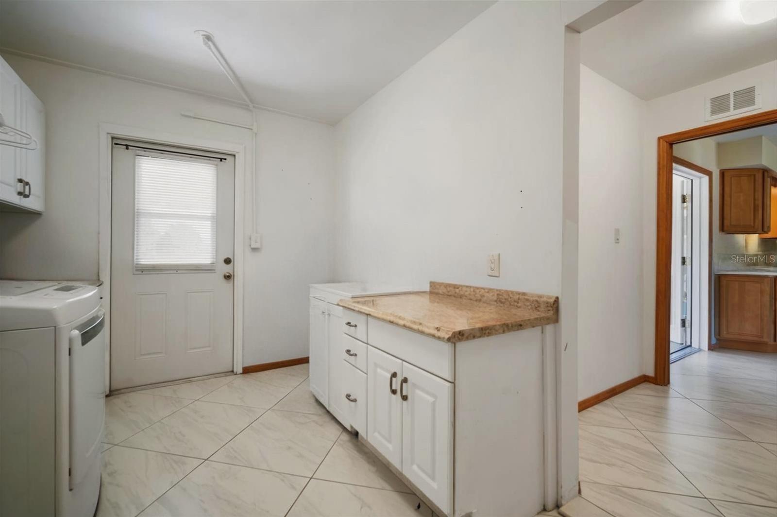 609 FOX HILLS DR — photo 25