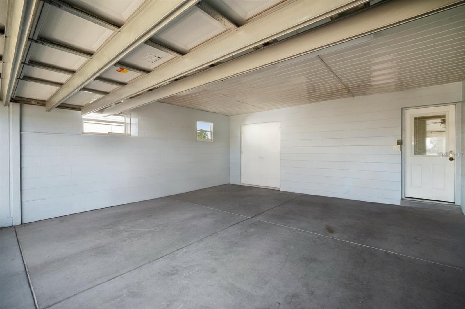 609 FOX HILLS DR — photo 32