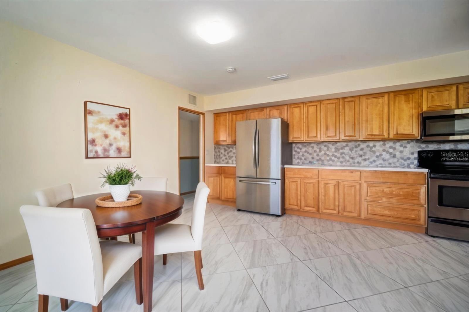 609 FOX HILLS DR — photo 8