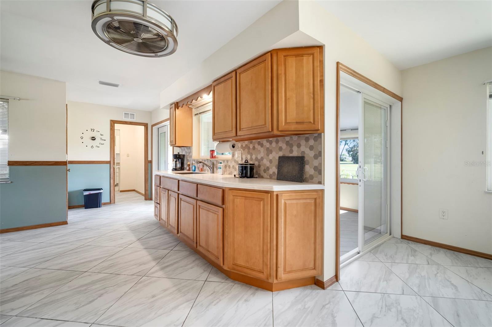 609 FOX HILLS DR — photo 10