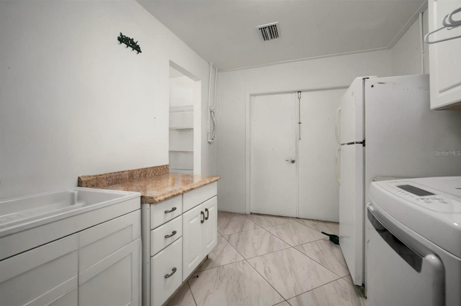 609 FOX HILLS DR — photo 26