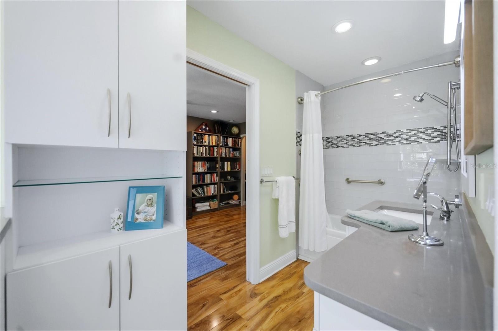 942 VIRGINIA DR — photo 21