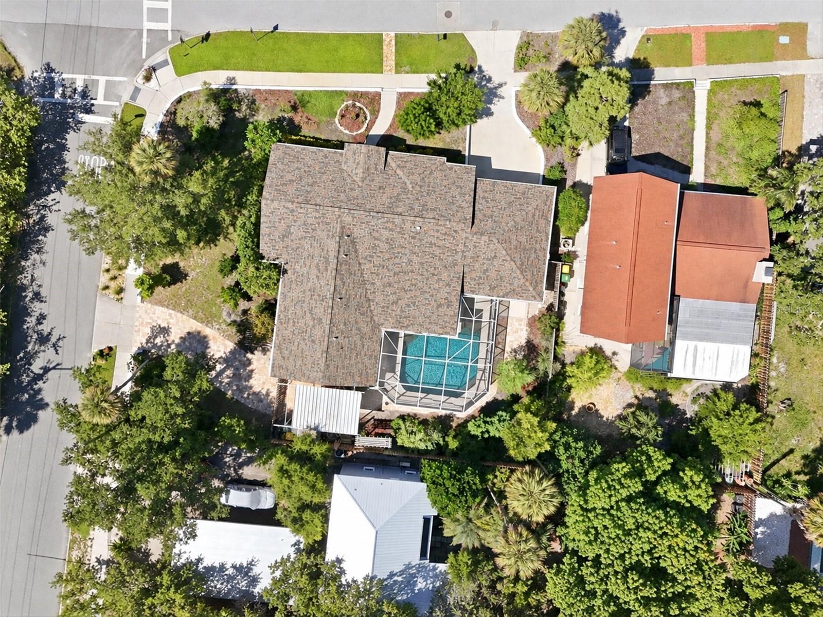 942 VIRGINIA DR — photo 39