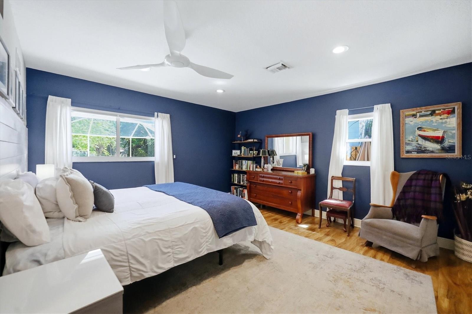 942 VIRGINIA DR — photo 23