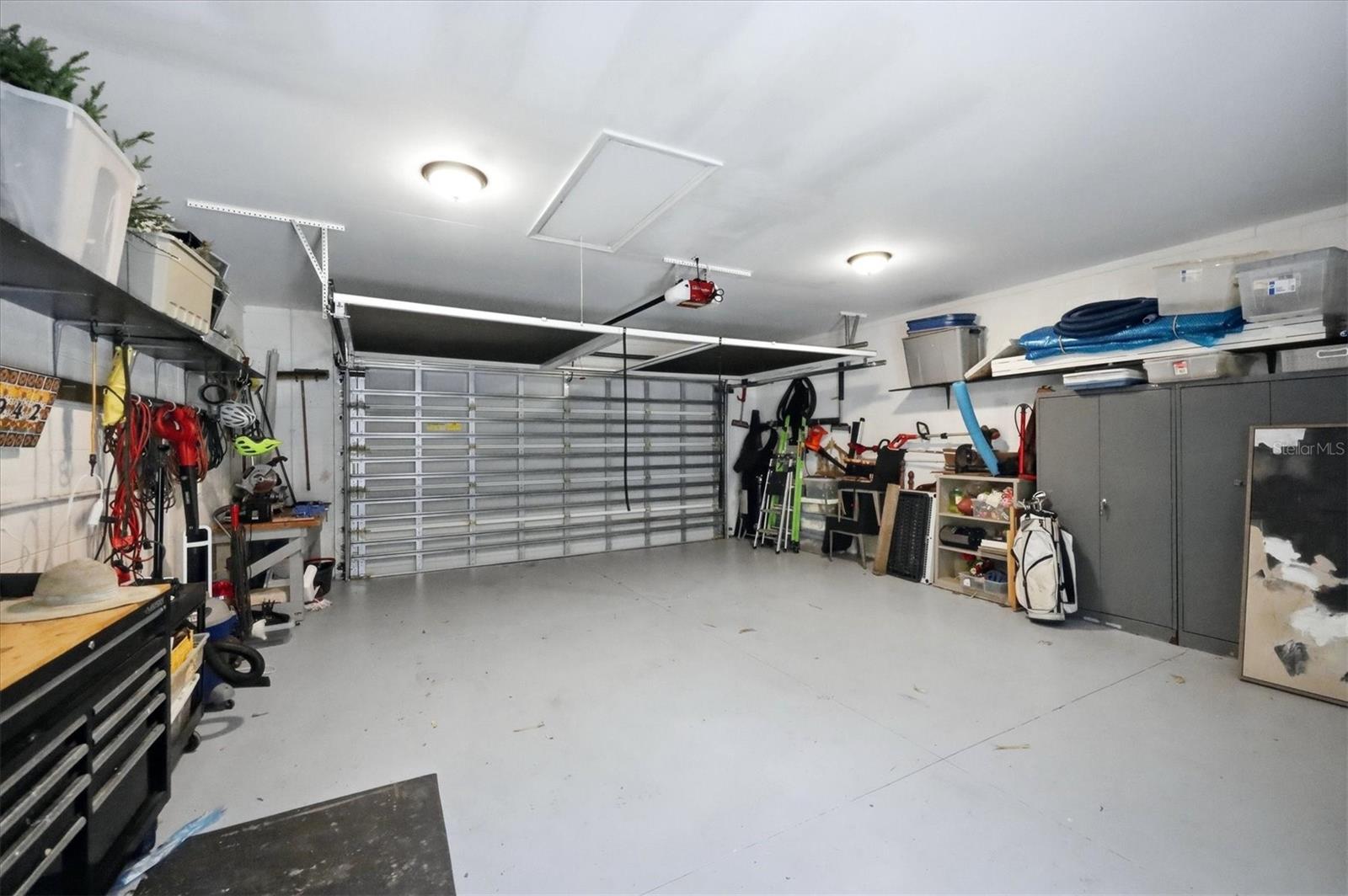 942 VIRGINIA DR — photo 37