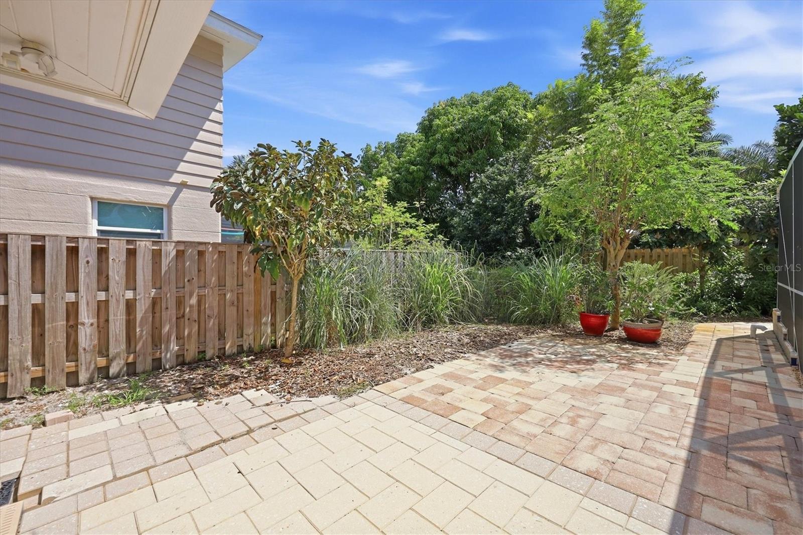 942 VIRGINIA DR — photo 33