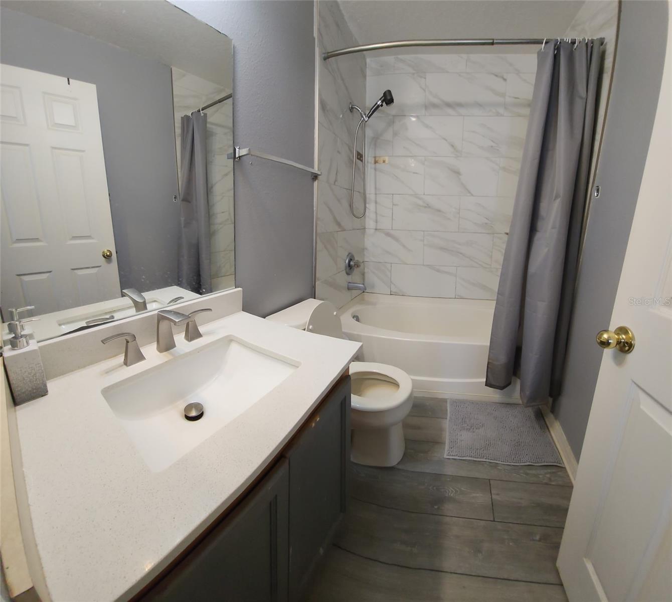 2013 SEA FRONT CT — photo 15