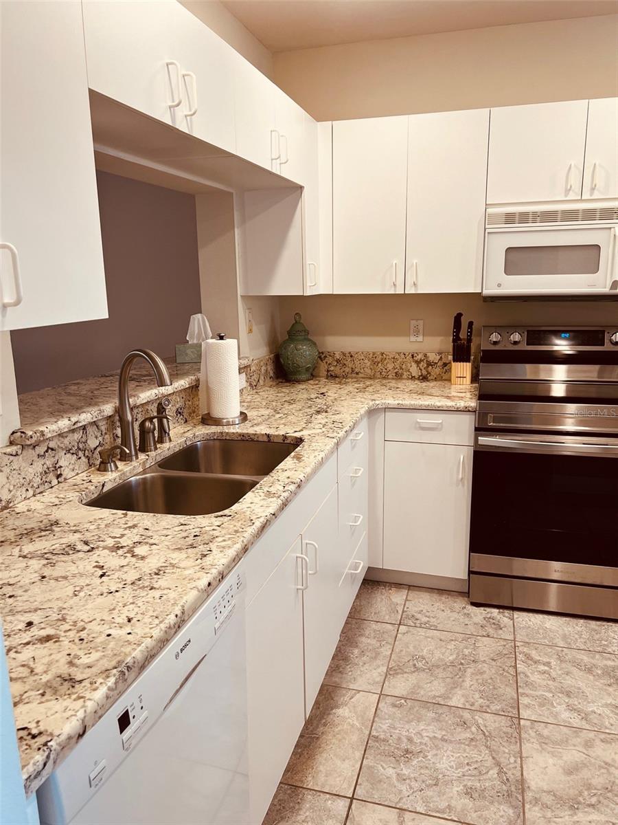 9630 CLUB SOUTH CIR #6201 — photo 4