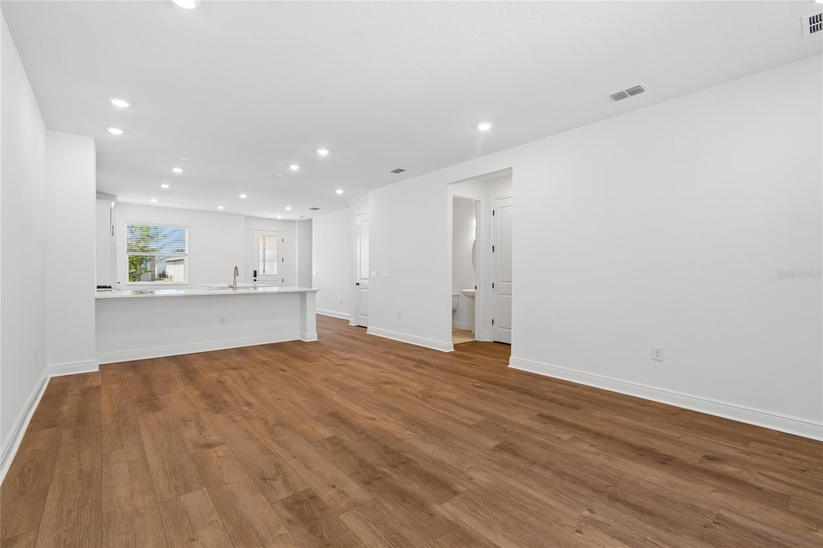 8215 SEAFLOWER PKWY — photo 8