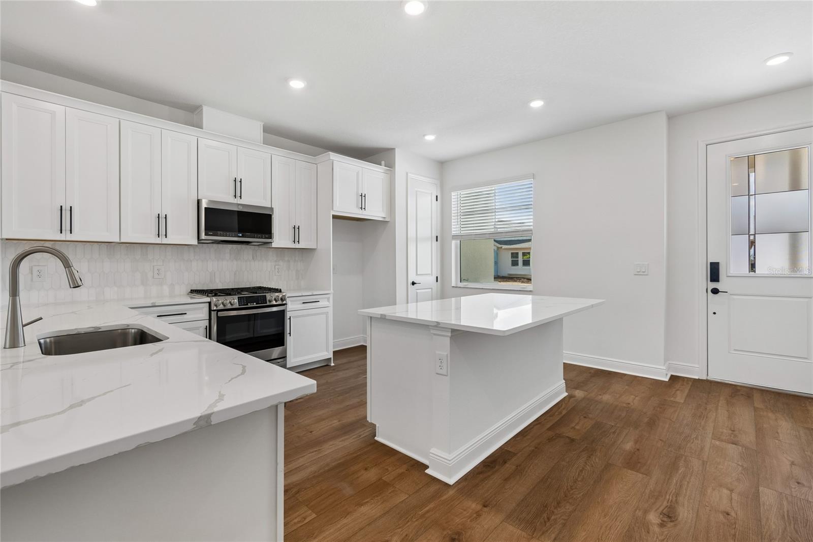 8215 SEAFLOWER PKWY — photo 5