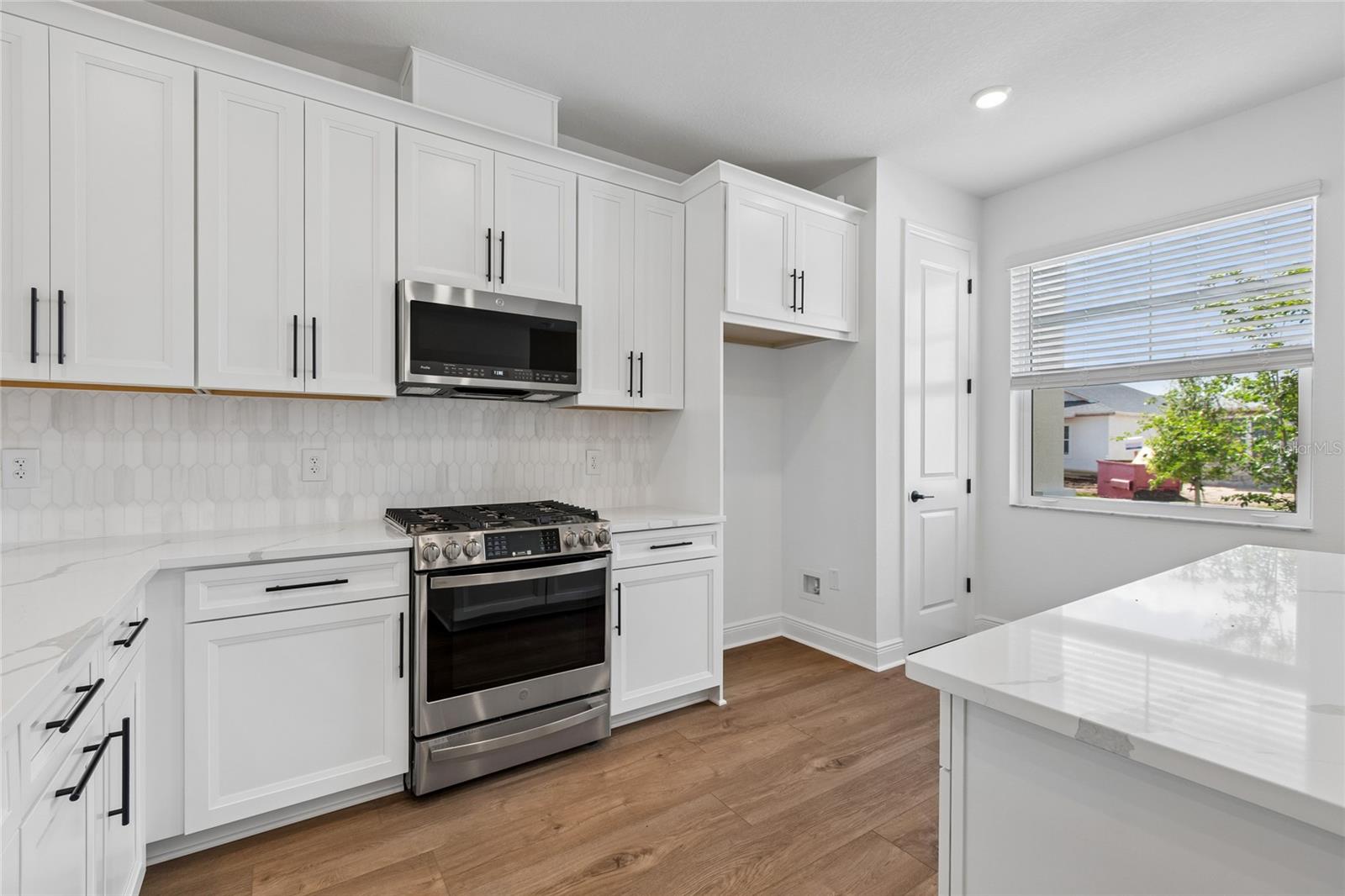 8215 SEAFLOWER PKWY — photo 6