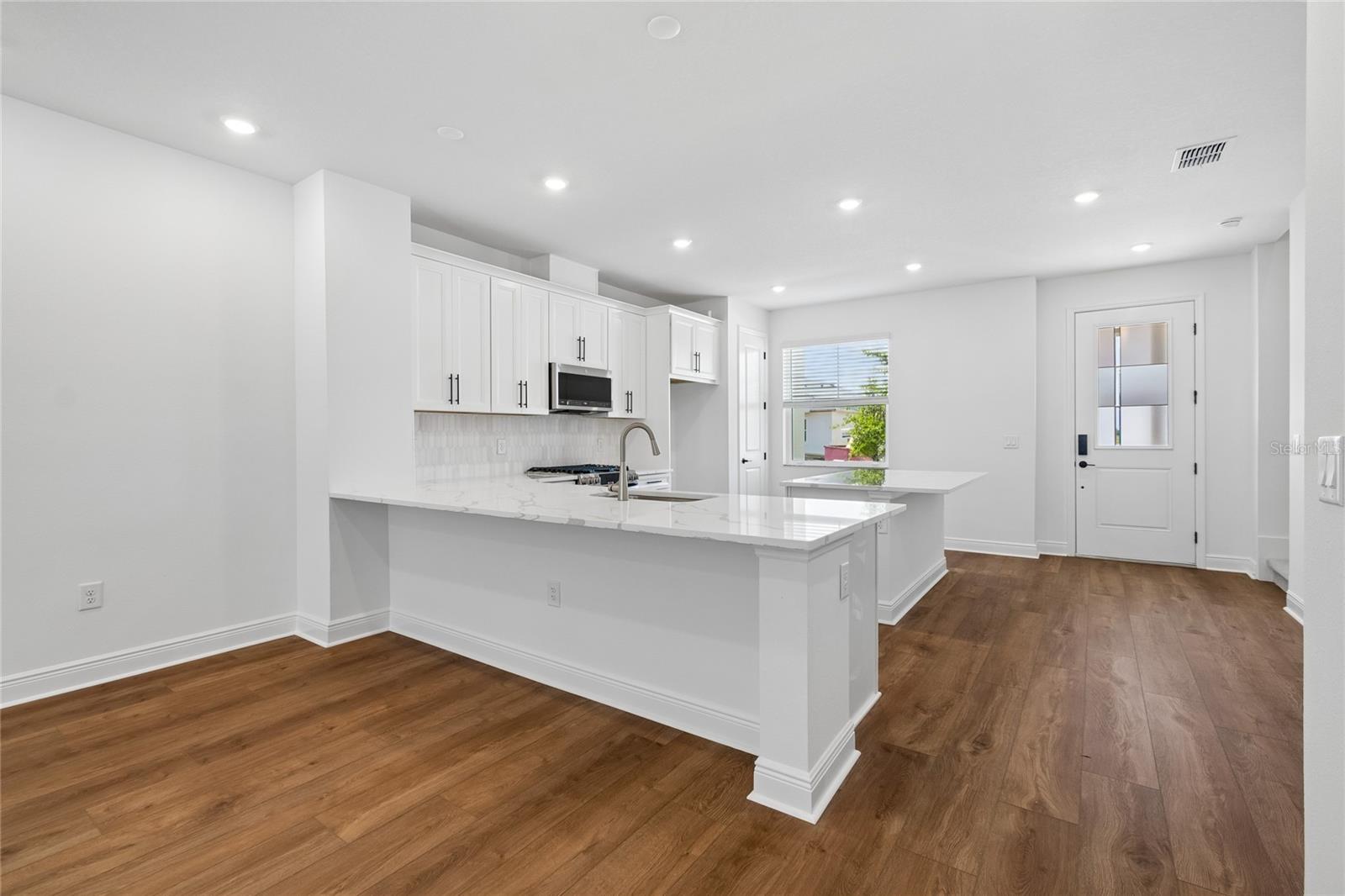 8215 SEAFLOWER PKWY — photo 7